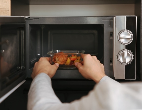 Отравление из-за тарелки риса: раскрыта главная опасность микроволновки, о которой вы не знали Отравление из-за тарелки риса: раскрыта главная опасность микроволновки, о которой вы не знали