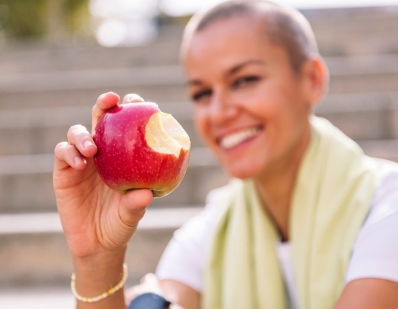 "Продлевает жизнь на 10 лет": диетолог раскрыла, как часто нужно есть яблочки, чтобы они стали молодильными