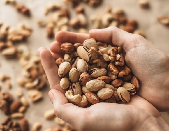 "Замачиваются только в одном случае": диетолог рассказала, когда не нужно мыть орехи "Замачиваются только в одном случае": диетолог рассказала, когда не нужно мыть орехи