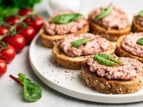 Добавьте этот продукт в паштет из куриной печени: изысканная нотка в простом блюде