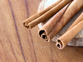 Отказаться от сахара, но не потерять удовольствие от еды и напитков: эта специя есть в каждом доме!