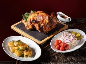 Печеная картошка, курица на бутылке и «кудрявый» пирог — шефы поделились рецептами блюд из детства Печеная картошка, курица на бутылке и «кудрявый» пирог — шефы поделились рецептами блюд из детства