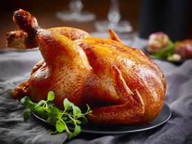 "Хороша курочка перьями, а мясом еще лучше": отмечаем 13 ноября Всемирный день курицы с рецептами от "Едим Дома" "Хороша курочка перьями, а мясом еще лучше": отмечаем 13 ноября Всемирный день курицы с рецептами от "Едим Дома"