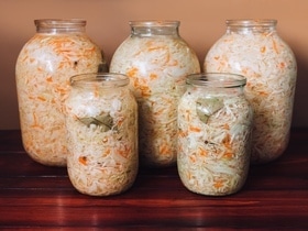 "Не волнуйтесь!": квашеная капуста получилась слишком соленой — шеф-повар предложил 3 способа спасти заготовку "Не волнуйтесь!": квашеная капуста получилась слишком соленой — шеф-повар предложил 3 способа спасти заготовку