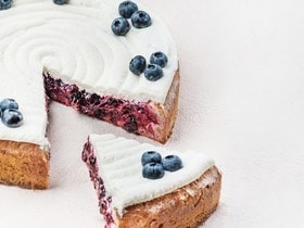 Пирог со смородиной и сметанным кремом, который всегда получается: проверенный рецепт от шеф-кондитера