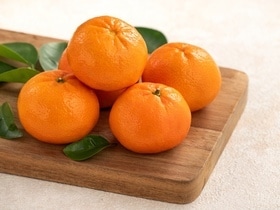 В мусорку "улетает" все самое полезное: профессор ответил, как нужно есть мандарины В мусорку "улетает" все самое полезное: профессор ответил, как нужно есть мандарины