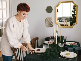 Как использовать живые ветки в декоре новогоднего стола: создаст атмосферу леса