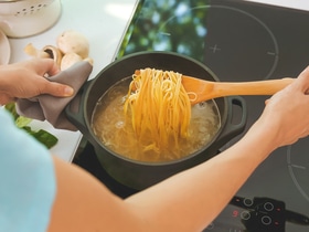 Никогда не делайте этого при варке пасты! Шеф-повар развеял популярный миф Никогда не делайте этого при варке пасты! Шеф-повар развеял популярный миф