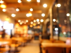 Чтобы не попасть впросак: 7 негласных правила поведения на фудкорте Чтобы не попасть впросак: 7 негласных правила поведения на фудкорте