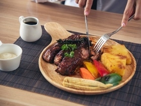 Диетолог назвала лучшее время для ужина зимой — опоздавших ждут бессонница и усталость Диетолог назвала лучшее время для ужина зимой — опоздавших ждут бессонница и усталость