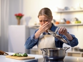 Суп с запахом "столовки"? Выяснили, какой ингредиент портит аромат первого Суп с запахом "столовки"? Выяснили, какой ингредиент портит аромат первого