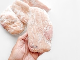 Сколько можно хранить мясо в морозилке? Названы точные сроки для разных видов Сколько можно хранить мясо в морозилке? Названы точные сроки для разных видов