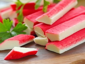 Экзотический салат с крабовыми палочками: кукурузу на такое вы еще не меняли — эксперимент для гурманов Экзотический салат с крабовыми палочками: кукурузу на такое вы еще не меняли — эксперимент для гурманов