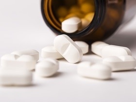 Прием магния не избавит от ночных судорог: "Идти нужно не в аптеку"