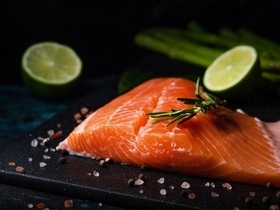 Соль не мешает: эндокринолог вычислила самую ценную по составу красную рыбу