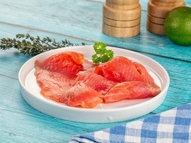 Гастроэнтеролог назвала красную рыбу, которая замедляет старение — не форель и семга