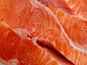 Гастроэнтеролог назвала самый нежирный вид красной рыбы — подходит тем, кто считает калории