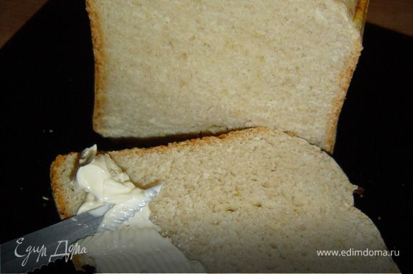 В итоге получаем очень нежный и вкусный хлеб. Попробуйте, не пожалеете!