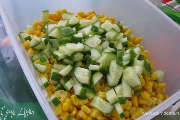 Крабовый салат с картошкой и кукурузой - 10 пошаговых фото в рецепте