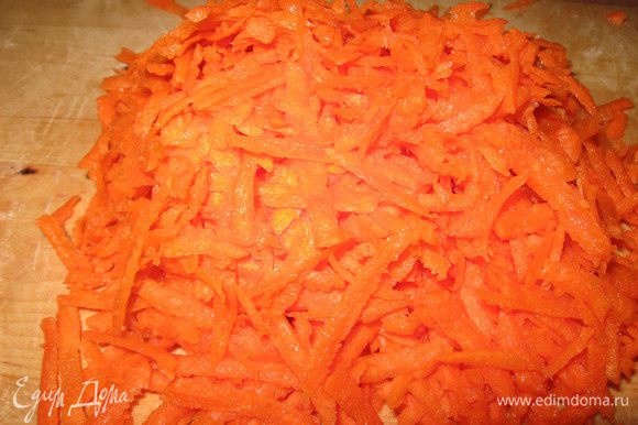 Трем морковь на терке