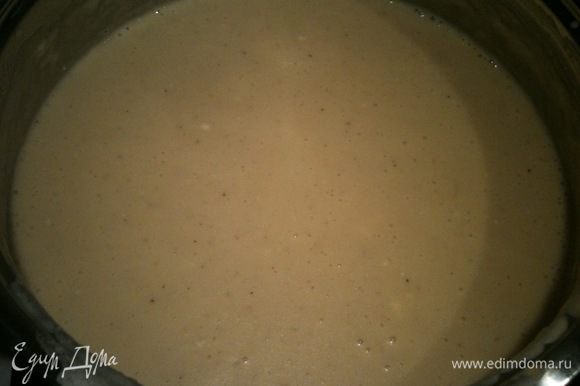 Посолить и добавить специи по вкусу. Варить суп на среднем огне до полного растворения сыра...
