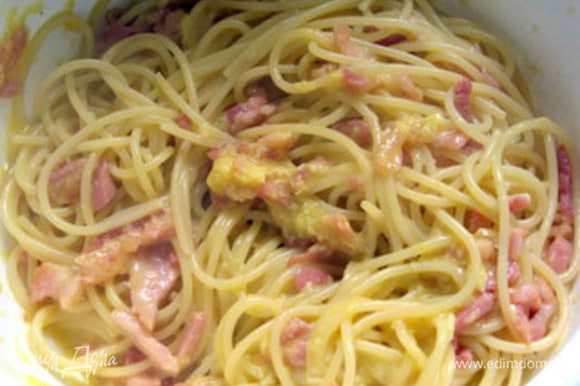 Спагетти карбонара с грудинкой и сливками