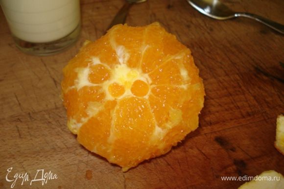 Апельсиновый заварной крем с маскарпоне: Желатин замочить в холодной воде. Апельсин очистить от шкурки.