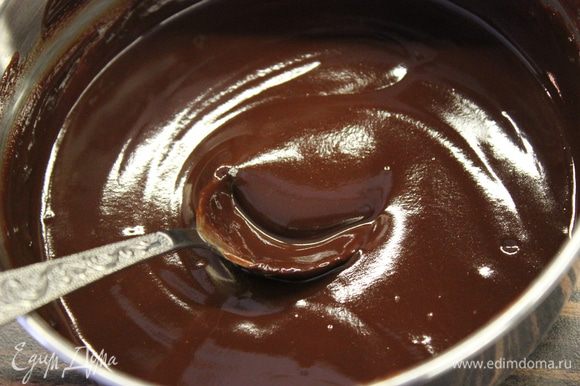 Шоколад растопить на водяной бане, добавить разведенный какао и перемешать.