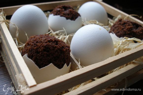 Если подавать такие "яйца" в подставках для яиц, поставив их вниз отверстием, то никто и не догадается, что перед ним не настоящие яйца, пока не начнет чистить;)