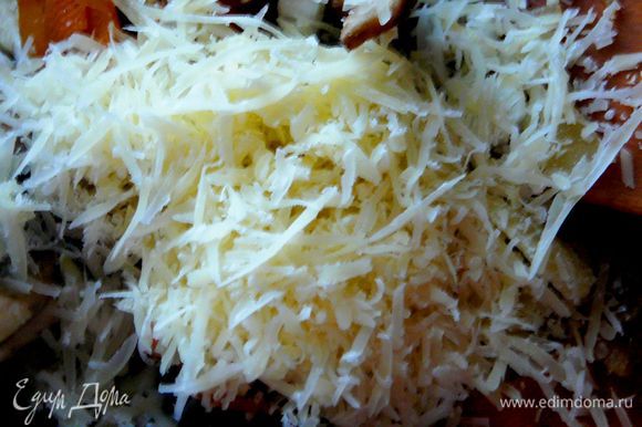 Посолить,поперчить,добавить мелко рубленный зубчик чеснока,добавить тимьян сухой и кориандр,а так же тертый твердый сыр.