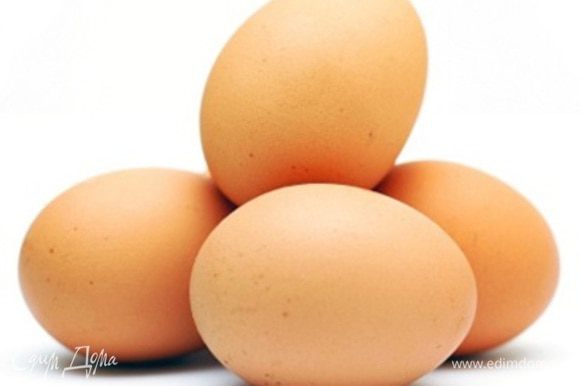 !Яйца нужно брать очень свежие (не больше 1 недели). В таком случае белок еще плотно прилегает к желтку и при опускании в кипяток от свернется вокруг него, а не растечется.