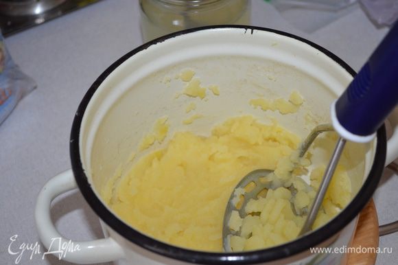Жидкое тесто с картошкой. Жидкое пюре. Как сварить жидкое пюре. Что делать если получился картофельное пюре жидким.