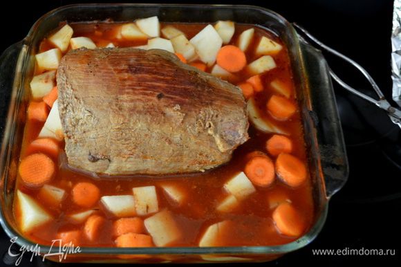 После добавить морковь и картофель и поставить обратно в духовку на 1час.