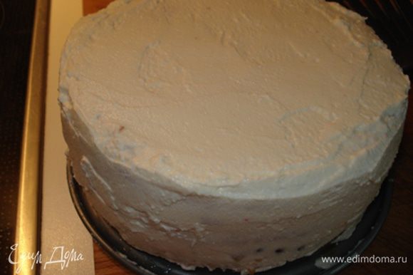 Перед подачей соединить 200 г рикотты и 20 г сах. пудры, покрыть массой торт. Бока и поверхность торта присыпать фисташками.