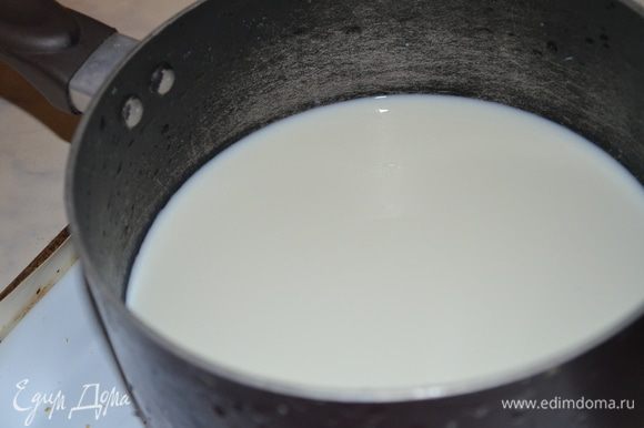 оставшиеся 1,5 стакана молока нагреть, но не кипятить