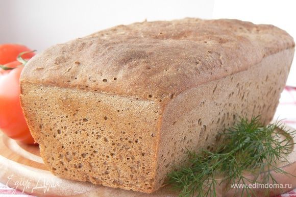 Духовку прогреть до 250 градусов. Выпекать хлеб первые 10 минут с паром . Затем уменьшить температуру до 200 градусов и выпекать хлеб еще 40 минут.