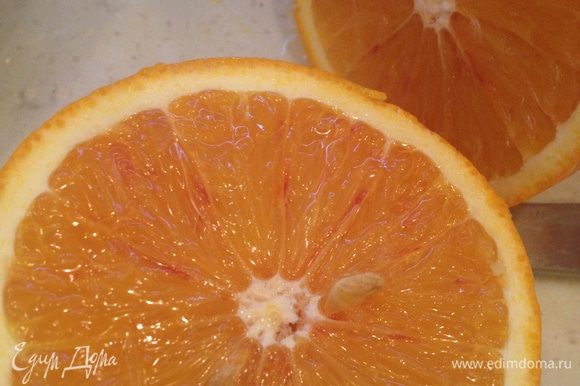 Выжимаем апельсины (мне понадобилось 4 апельсина)