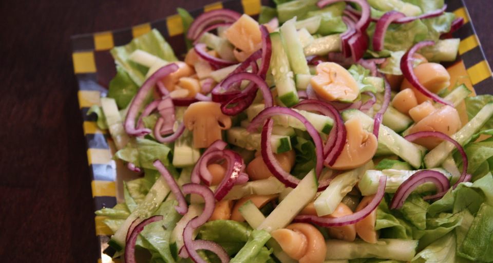 Салат с маринованными шампиньонами и картофелемпай под