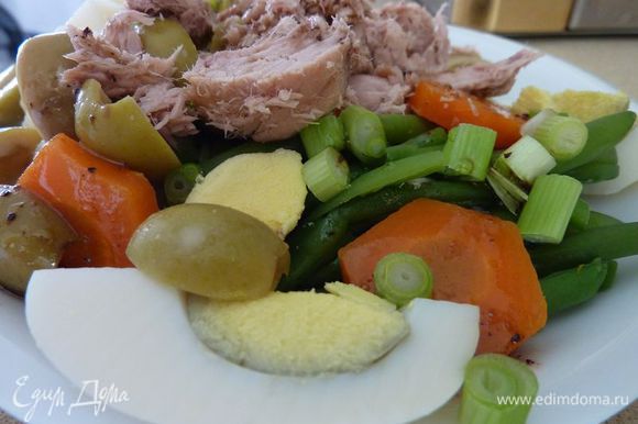 Спасибо Светочке - Стелла - за рецепт салата " Салат с тунцом и зеленой фасолью " - http://www.edimdoma.ru/retsepty/54804-salat-s-tuntsom-i-zelenoy-fasolyu Очень вкусно , прекрасное сочетание продуктов .