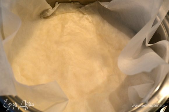 Закрыть рис в контакте с поверхностью (!!!) двойным слоем пекарской бумаги и сверху накрыть кастрюлю крышкой. Дать постоять еще 10 минут... За это время рис сам достигнет нужной степени готовности!