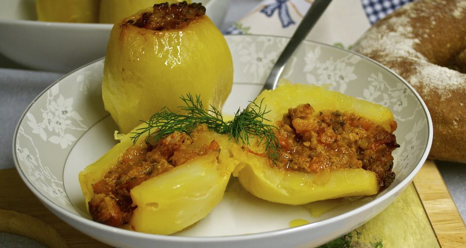 Картофель, фаршированный мясом