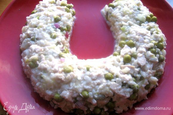 Новогодний салат «Подкова» из кальмаров — рецепт с фото пошагово
