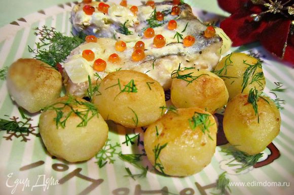 Приготовленное филе судака посыпьте мелко нарезанным укропом и подавайте с картофелем. Приятного вам аппетита!