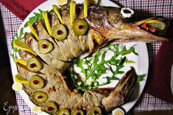 Фаршированная овощами рыба в аэрогриле