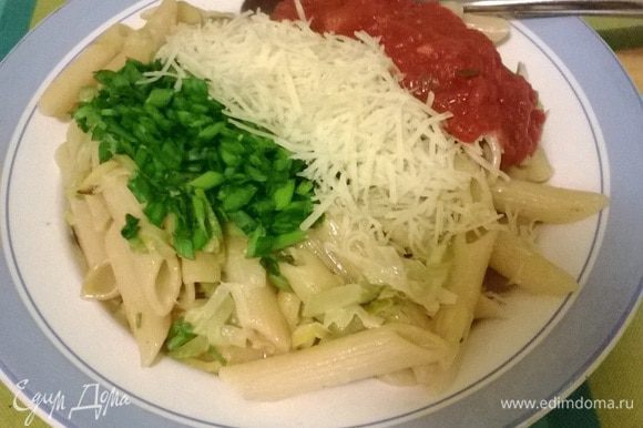 Украсьте зеленым луком, тертым сыром Пармезан и соусом Basilico в виде флага Италии. Скорее зовите любимого — это блюдо он оценит!
