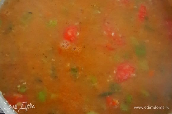 Для красноты супа пару ложек томатной пасты (я в основном ее не кладу....обычно больше помидор кладу и сок из томатов))) но сегодня мой суп с томатной пастой.