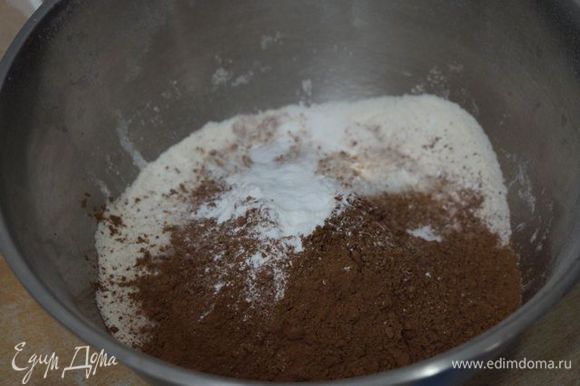 КОрж №3. Смешиваем сахар, муку, какао, разрыхлитель, соль.