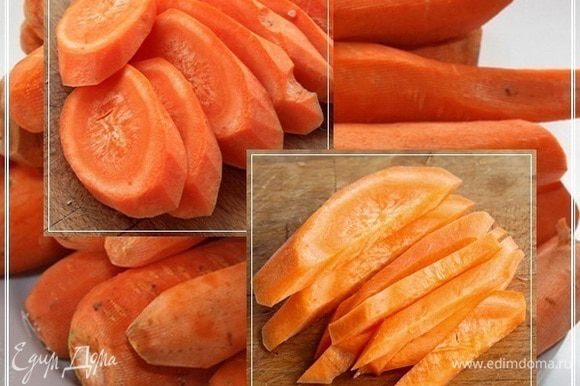 Для более ленивых. Или, если нужна скорость приготовления. Сначала морковку разрезать на дольки, толщиной примерно миллиметра три – четыре, а потом их уже тоже порезать на брусочки.