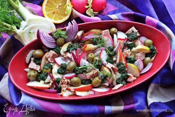 Подаём рыбный салатик с хрустящими овощами и в будни и в праздничные дни!