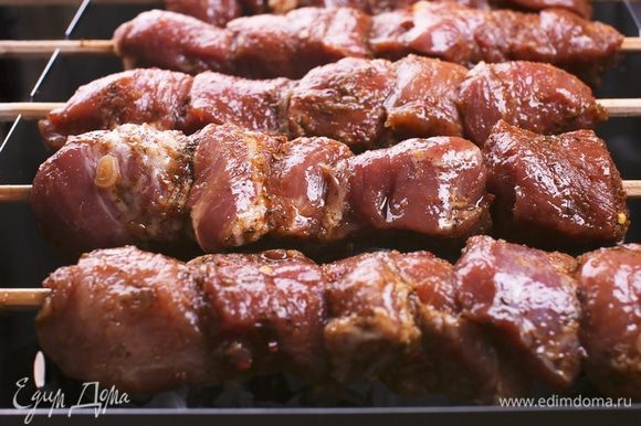 Рецепт шашлыка из свинины с луком в собственном соку и шашлык из свинины. Самый вкусный маринад, чтобы мясо было мягким и сочным